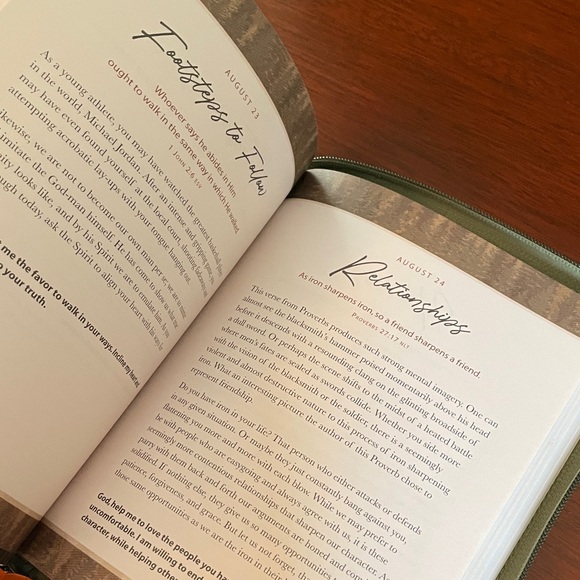 NWT Men’s Strength for Today Devotional Book - Green Cover - Christmas Gift - Picture 3 of 5